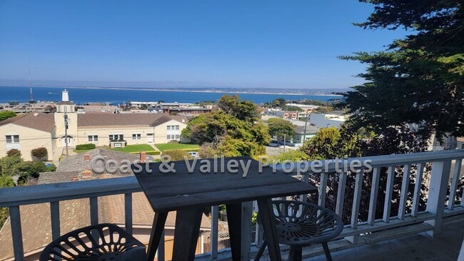 611 Lantern Ln in Monterey, CA - Building Photo - Building Photo
