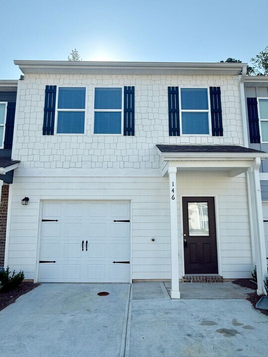 146 Vlg Grn Dr in Adairsville, GA - Building Photo