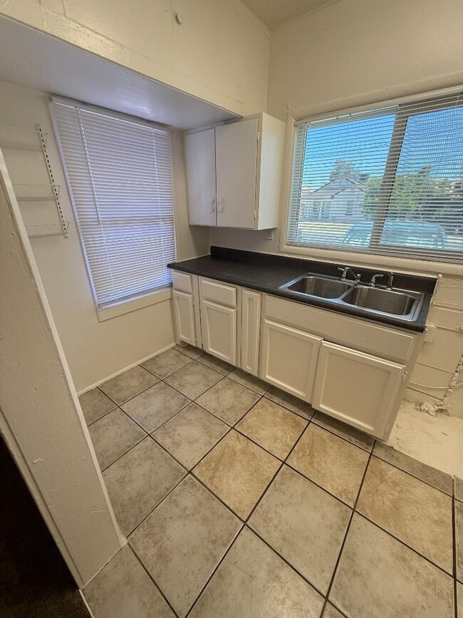 property at 418 E Crescent Ave