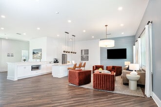 Seminole Square in Largo, FL - Building Photo - Building Photo