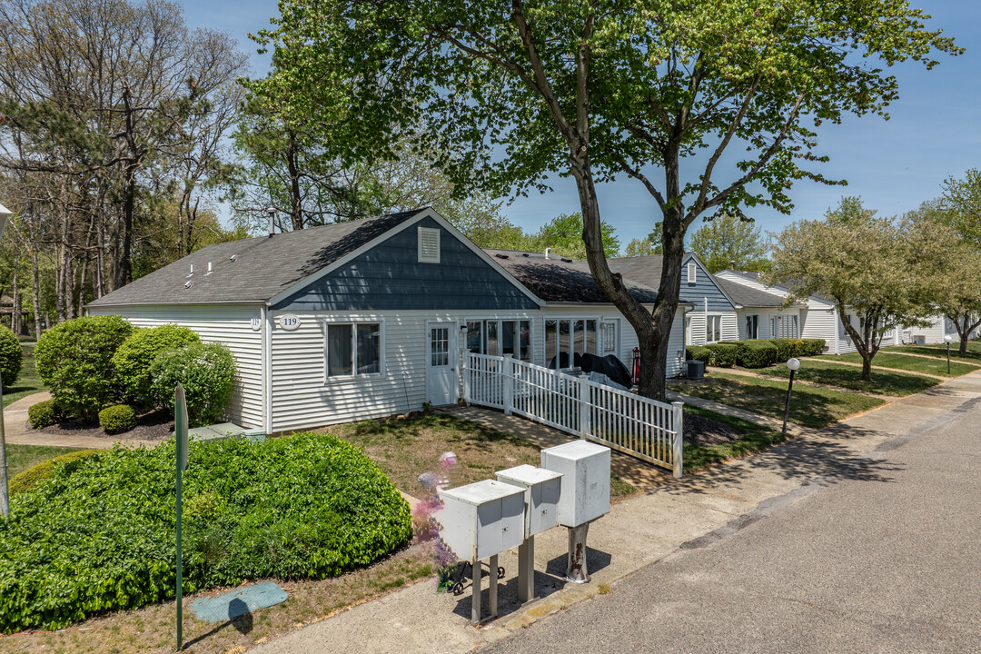 SilverWoods in Toms River, NJ - Building Photo