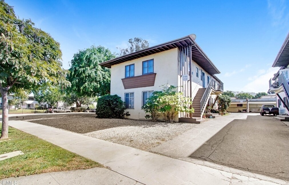 5700 Corbett St in Los Angeles, CA - Building Photo