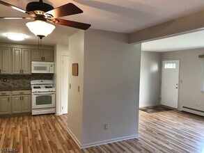 819 Cricket Ln in Woodbridge Township, NJ - Building Photo - Building Photo