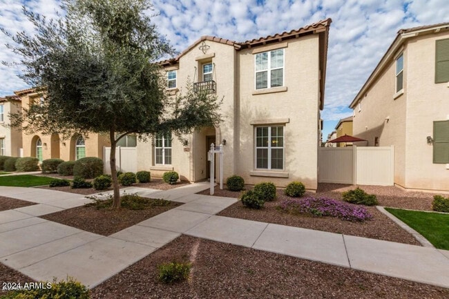 property at 957 S Wallrade Ln