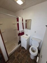 410 7th St, Unit E in Charleston, IL - Foto de edificio - Building Photo