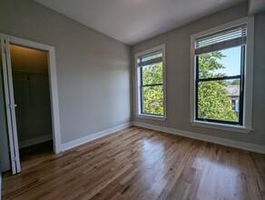 635 W Oakdale Ave, Unit 627-2 in Chicago, IL - Building Photo - Building Photo