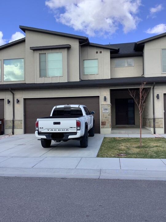 1990 W Skyler Wy in West Haven, UT - Foto de edificio