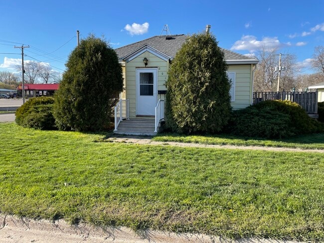 property at 201 E 7th St