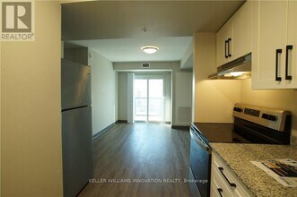 595 Strasburg Rd in Kitchener, ON - Building Photo - Building Photo