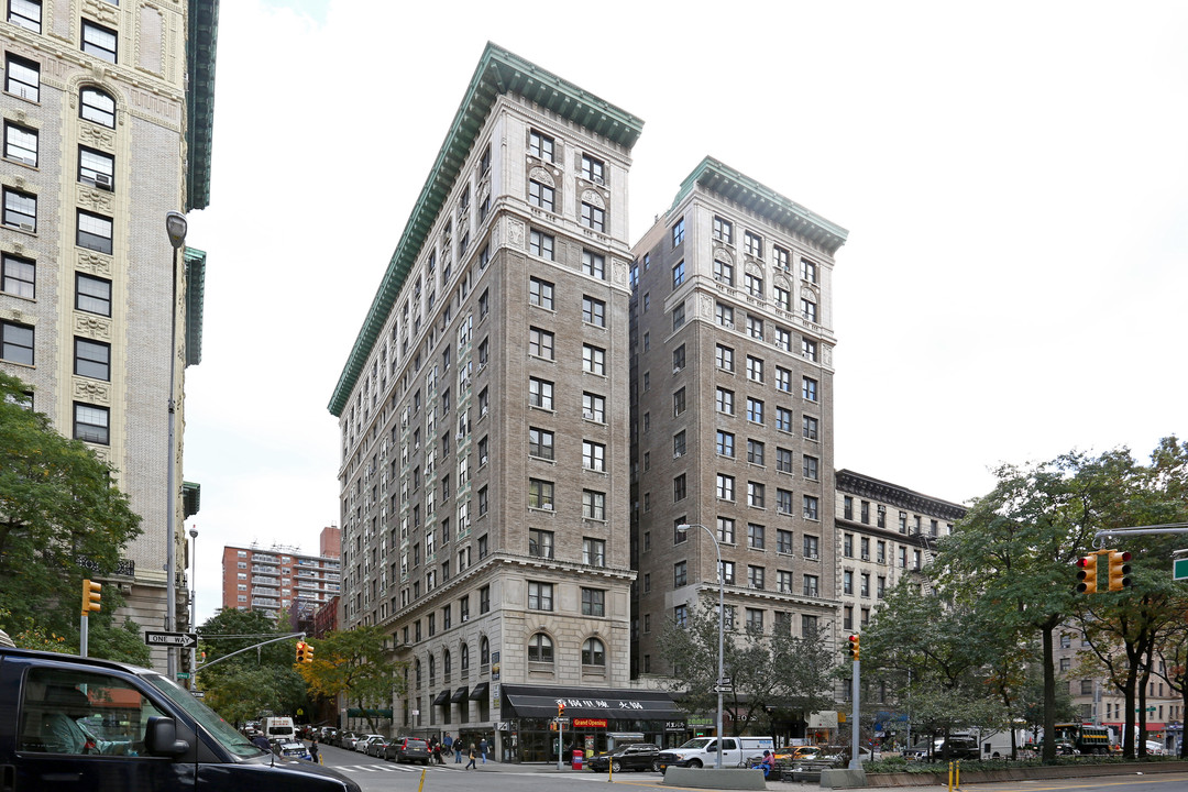 Borchard Apartments in New York, NY - Building Photo