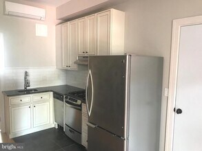 235 Pine St in Philadelphia, PA - Building Photo - Building Photo