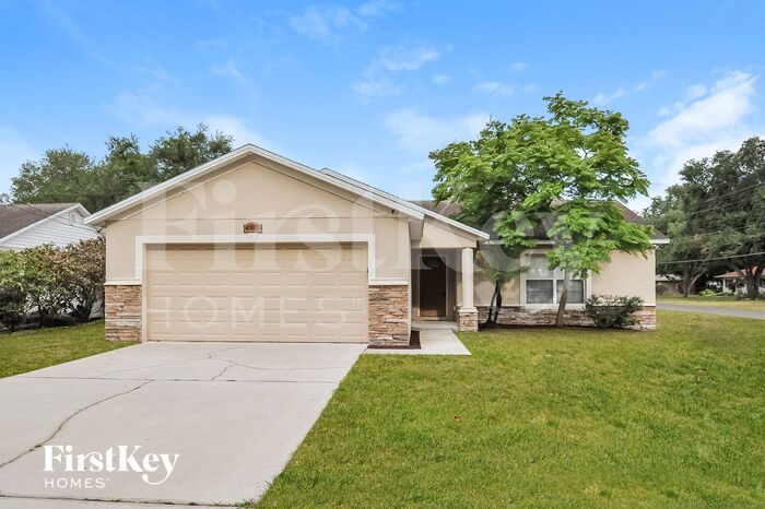 614 NE 2nd Ave in Mulberry, FL - Building Photo