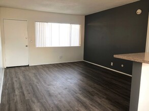 347 E. Plymouth in Inglewood, CA - Building Photo - Interior Photo