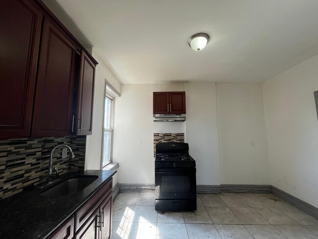 113 Martin Luther King Jr Dr, Unit 2B in Jersey City, NJ - Building Photo - Building Photo