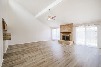 2815 Arrowhead Dr in Sugar Land, TX - Building Photo - Building Photo
