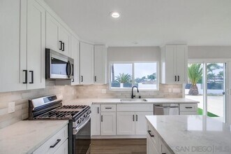 6201 Romo St, Unit 6201 Romo in San Diego, CA - Foto de edificio - Building Photo
