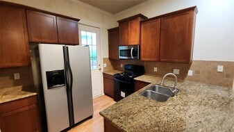 611 Franklin Blvd in Austin, TX - Building Photo