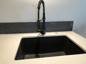 8065 N Ivanhoe St in Portland, OR - Building Photo - Building Photo