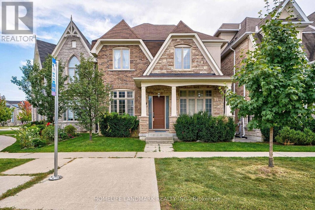 31 Angus Glen Blvd in Markham, ON - Building Photo