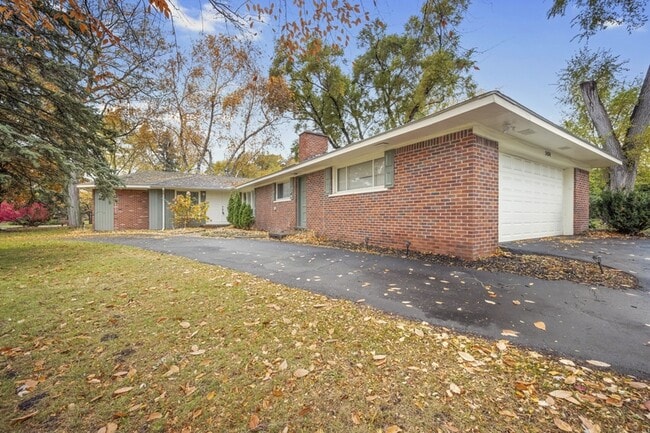 property at 2434 Parcells Cir