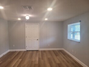 1320 S Oleander Ave in Sanford, FL - Foto de edificio - Building Photo