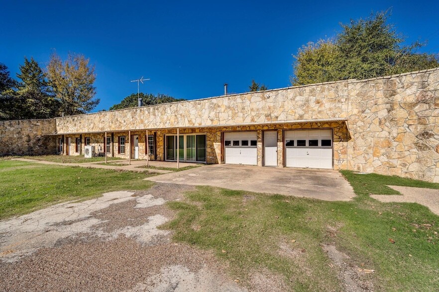 5624 County Rd 406, Unit F171 in Grandview, TX - Building Photo