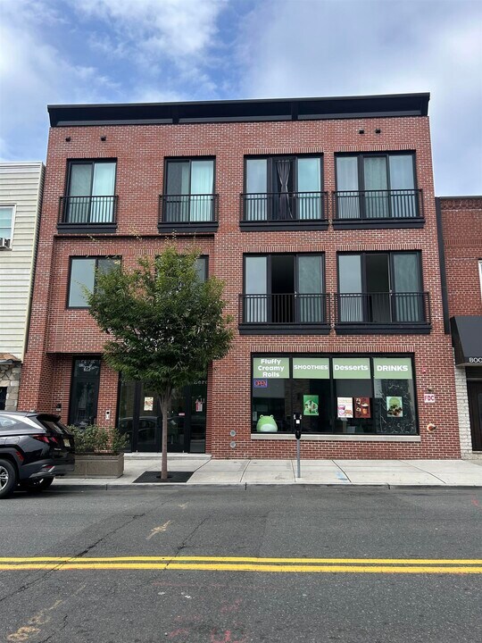 275 Broadway in Bayonne, NJ - Building Photo