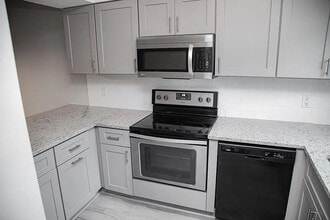 Room in Townhome on Bona Ct in Raleigh, NC - Building Photo - Building Photo