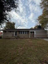 4355 Shawnee Cir in Chattanooga, TN - Building Photo