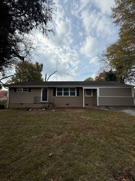 4355 Shawnee Cir in Chattanooga, TN - Building Photo