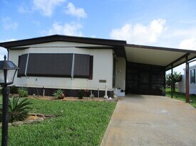 7915 SE Independence Ave in Hobe Sound, FL - Building Photo