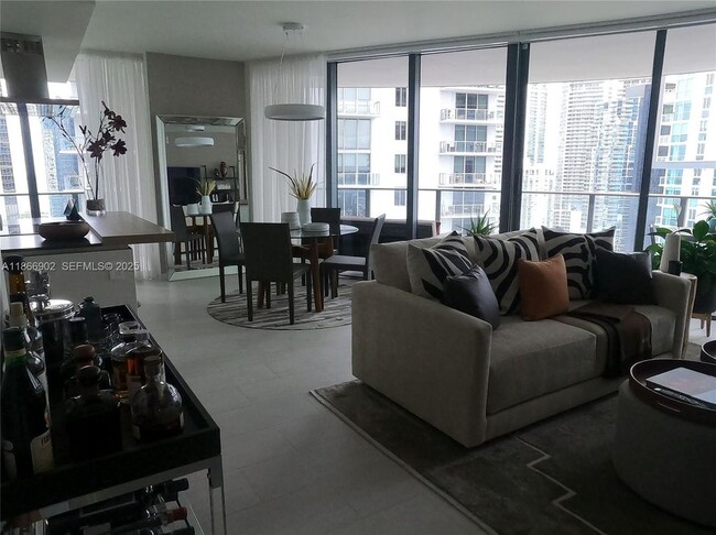 1000 Brickell Plaza, Unit 2301 in Miami, FL - Foto de edificio - Building Photo