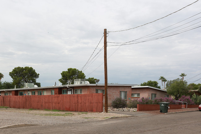 3938-3944 E Poe St in Tucson, AZ - Foto de edificio - Building Photo