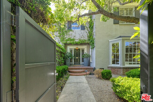 3319 Lowry Rd in Los Angeles, CA - Building Photo - Building Photo