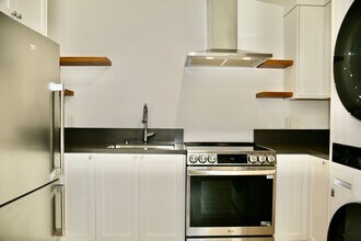 734 Center St in Costa Mesa, CA - Building Photo - Building Photo