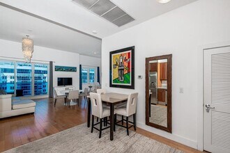 2301 Collins Ave, Unit 1618 in Miami Beach, FL - Building Photo - Building Photo