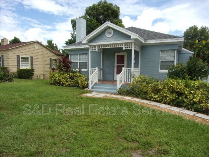 826 Hollingsworth Rd in Lakeland, FL - Foto de edificio