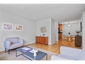 821 Douglas Ave in Minneapolis, MN - Building Photo - Building Photo