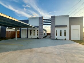 3012 West Dr, Unit Unit 3 in Edinburg, TX - Building Photo - Building Photo