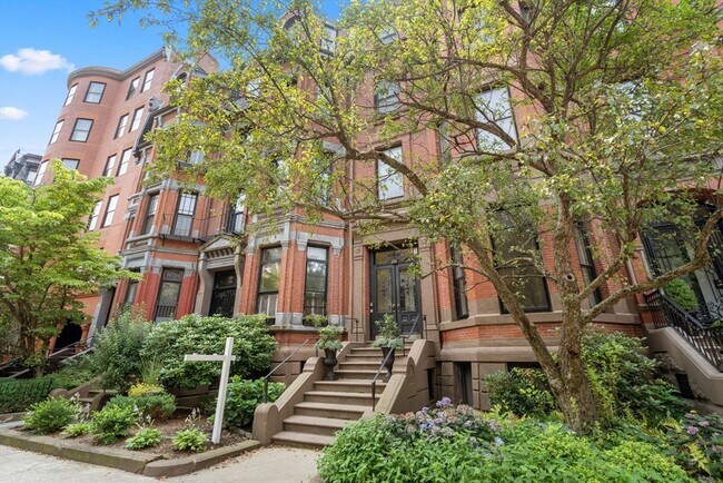 property at 298 Commonwealth Ave