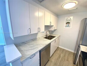 1185 Marseille Dr in Miami Beach, FL - Building Photo - Building Photo