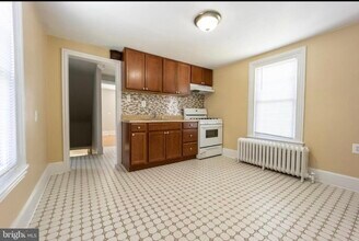 328 Ridley Ave, Unit 2 in Folsom, PA - Building Photo - Building Photo