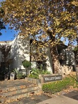 15511 Sherman Way, Unit 11 in Van Nuys, CA - Building Photo