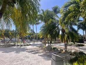 90 Edgewater Dr, Unit 212 in Coral Gables, FL - Building Photo - Building Photo