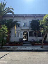 1114 Poinsettia Dr in West Hollywood, CA - Foto de edificio - Building Photo