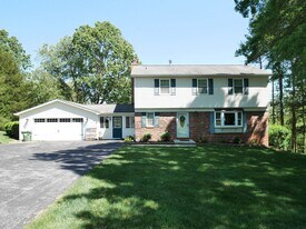 2315 Sandel Ln in Westminster, MD - Building Photo