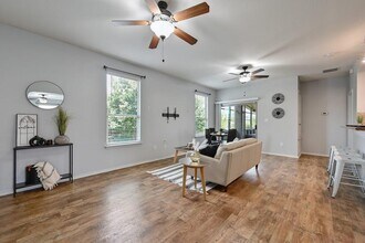 451 New Bridge Dr in Kyle, TX - Building Photo - Building Photo