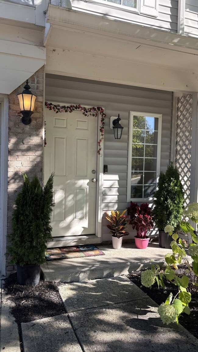 4427 Nighthawk Ct in Indianapolis, IN - Foto de edificio - Building Photo