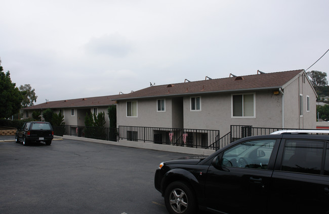 Bunker Hill Apartments in Fallbrook, CA - Building Photo - Building Photo