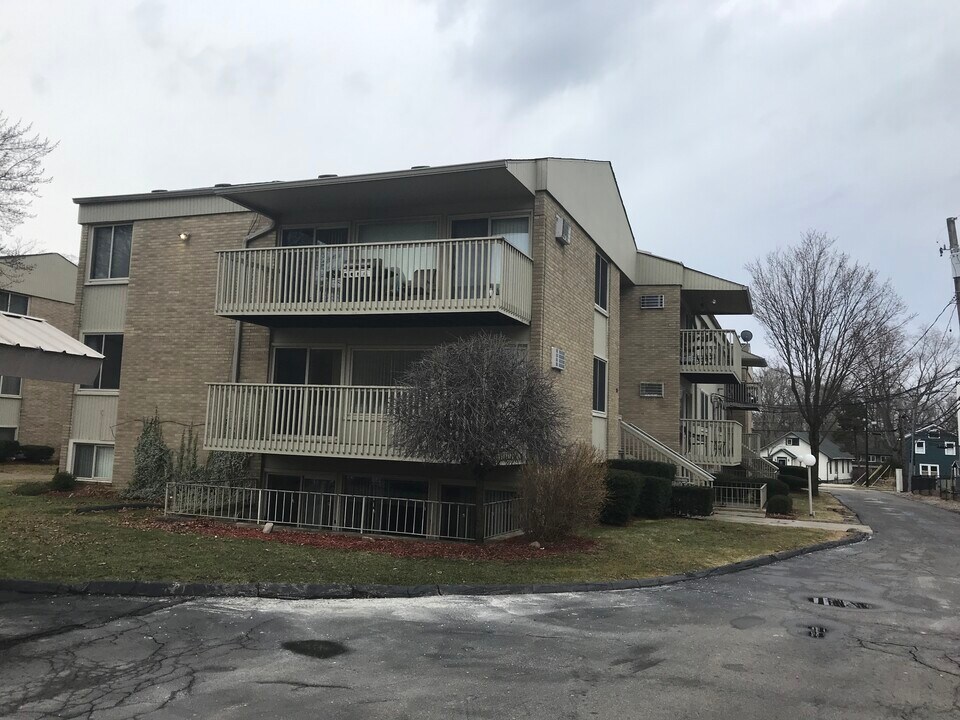 2315 Packard St, Unit A-207 in Ann Arbor, MI - Building Photo